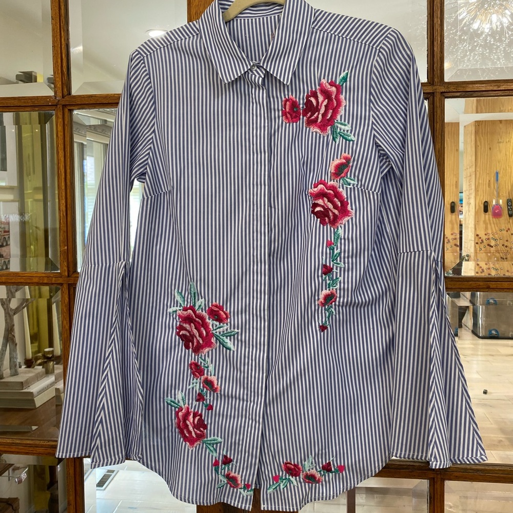 No Tag. Long bell sleeves. Pin stripe button down. Rose embroidery. Size M.